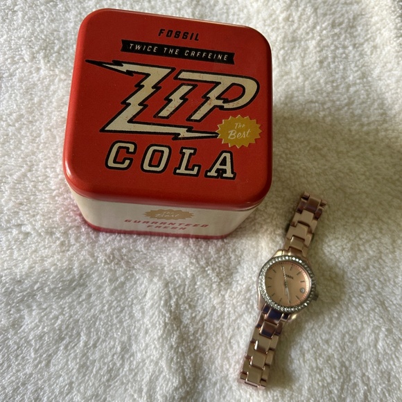 Fossil Rose Gold Ladies Watch with Retro Tin - Picture 1 of 3
